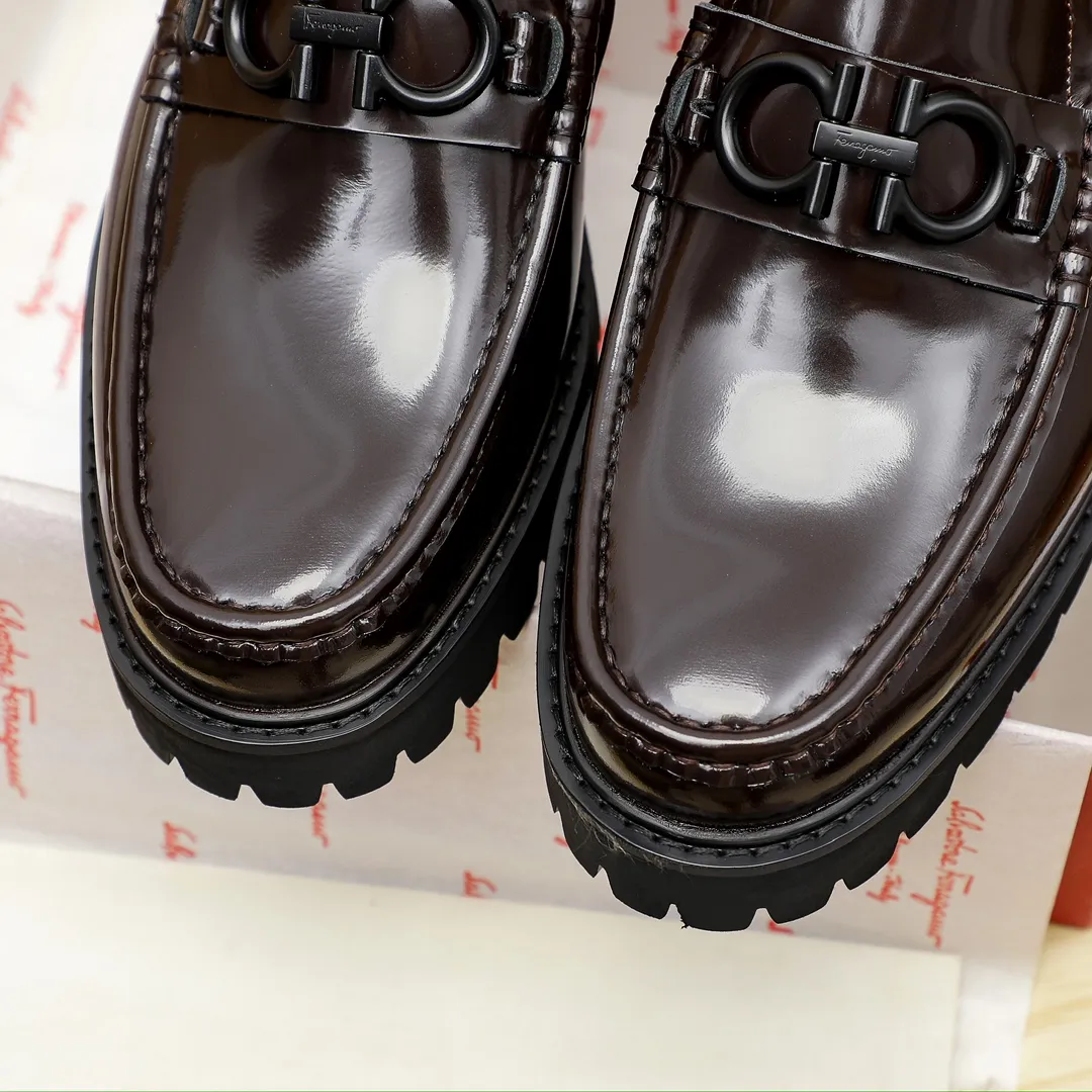 Factory price 440 🔥Ferragamo's new men's casual slip-on shoes🇨🇳Official website original 1:1 mold opening, original quality💯Fine workmanship, high-end luxury☘The upper is made of imported Italian first-layer cowhide🌴🐂Leather lining🍓Rubber wear-resistant and non-slip outsole, breathable and comfortable to wear🍍The first choice for high-taste men🍉2 colors available! Code number 39-44 (38.45. Can be customized)